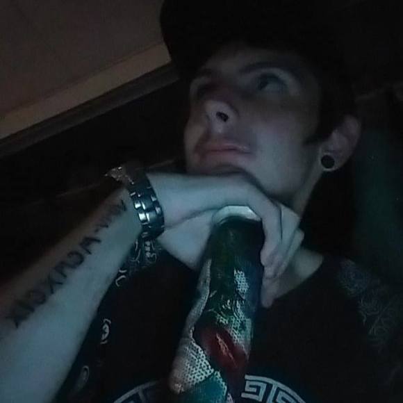 Profile Picture of Jason Moles (@jason_moles6618) on Poshmark