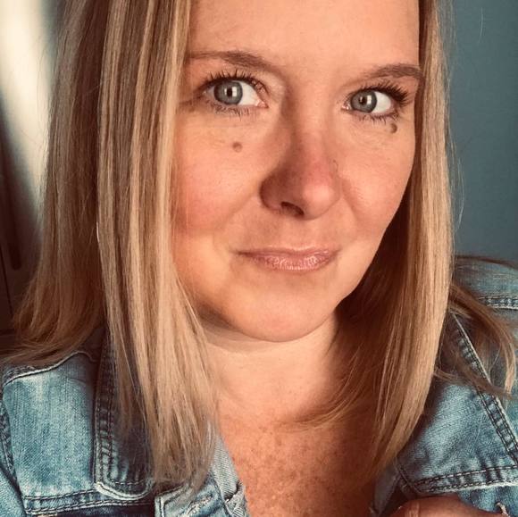 Profile Picture of Joyce Pakstis (@joycepakstis) on Poshmark