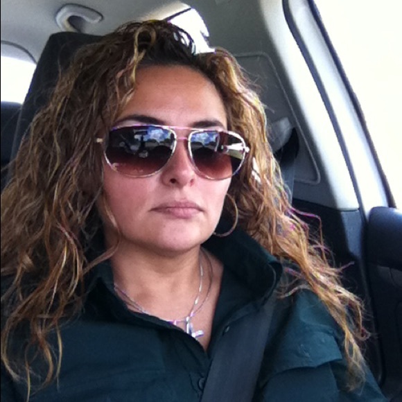 Profile Picture of Thania Kimbley (@cassie3789) on Poshmark