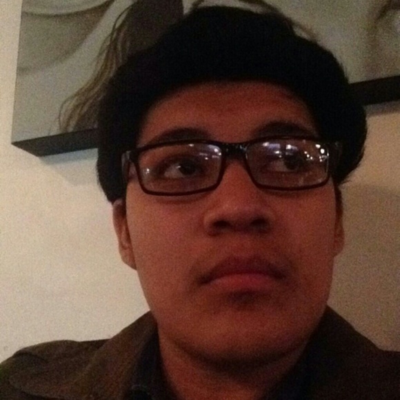 Profile Picture of Albert Flores (@alflores7) on Poshmark