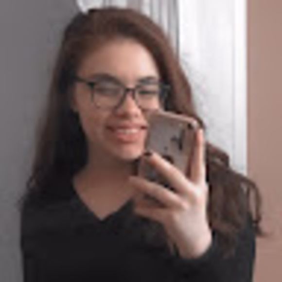 Profile Picture of Madison Gauss (@squaregardens) on Poshmark