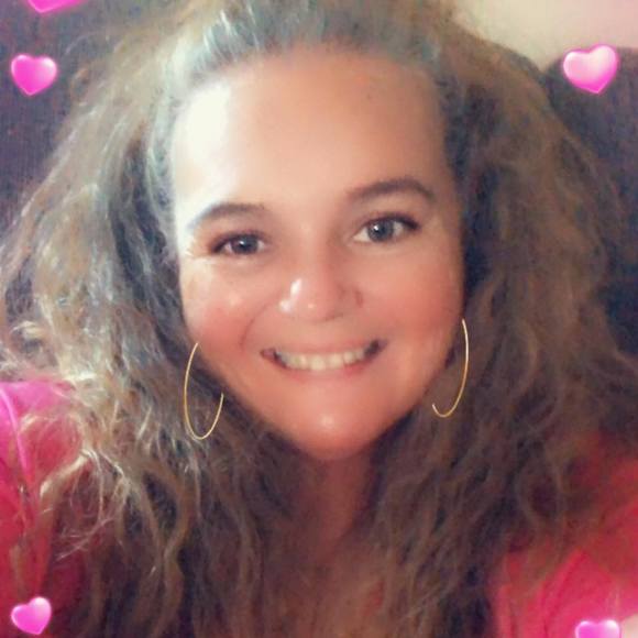 Profile Picture of Lisa Mcfadden (@realsweetheart2) on Poshmark