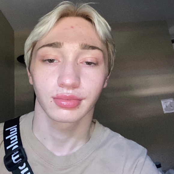 Profile Picture of Garrett Vaughn (@garrettvaughn22) on Poshmark