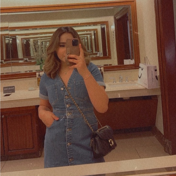 Profile Picture of Nik Cejas (@nikcejas) on Poshmark