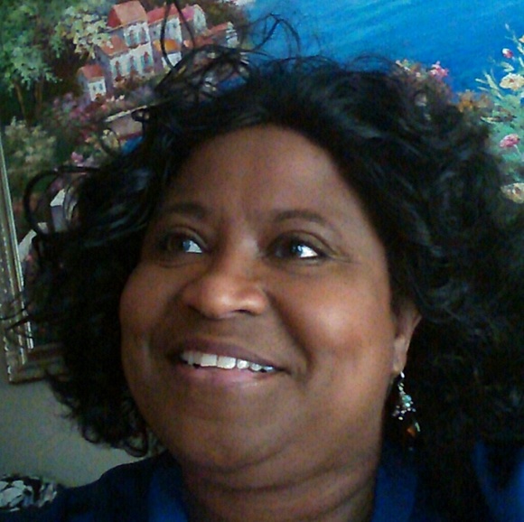 Profile Picture of Essie Johnson (@essiehfj) on Poshmark