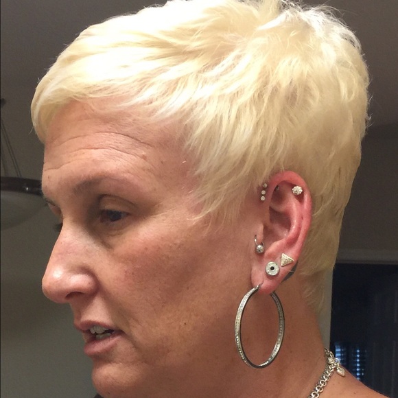 Profile Picture of Casey Looby (@caseylaurel72) on Poshmark
