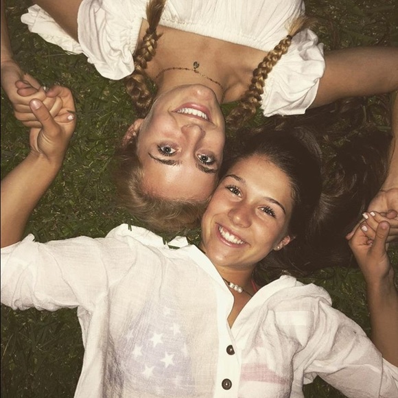 Profile Picture of Sarah Venker (@sarahvenker) on Poshmark