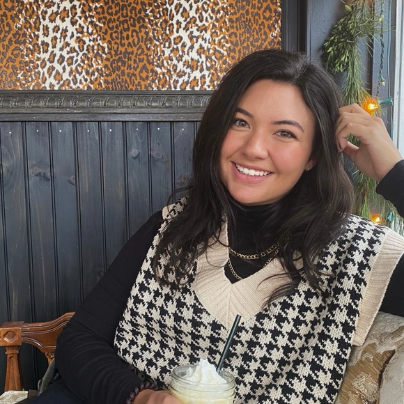 Profile Picture of Miranda Mcleer (@mmcleer) on Poshmark