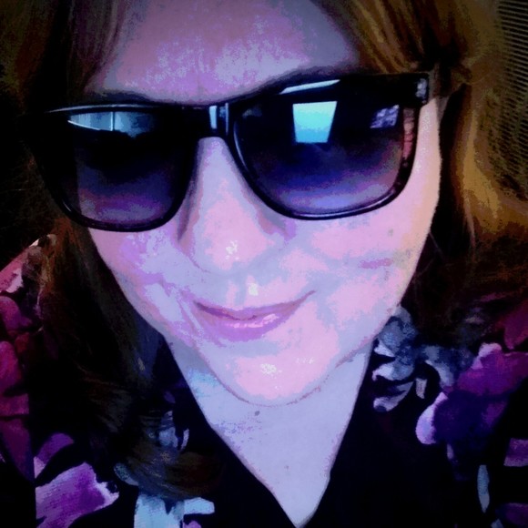 Profile Picture of Karen Perlman (@kariperlman1) on Poshmark