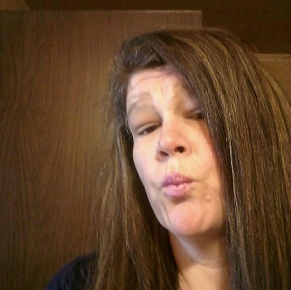 Profile Picture of Stacy Burton (@stacy8777) on Poshmark