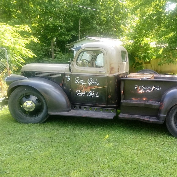 Profile Picture of David Hensley (@davidhensley47) on Poshmark