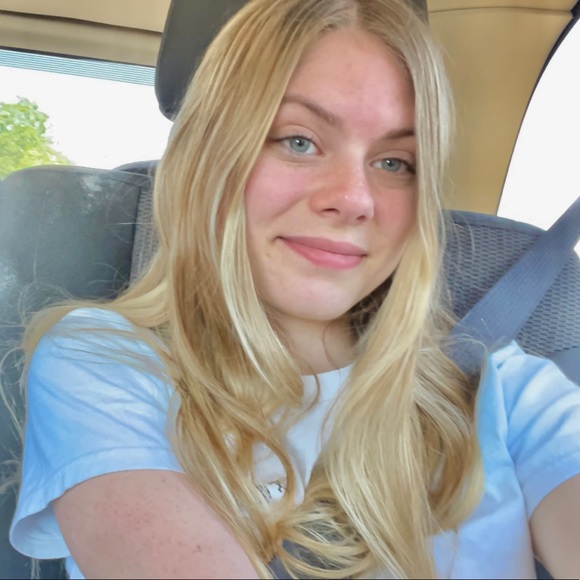 Sarah Rowles - Poshmark Profile Picture of Sarah Rowles (@rowlessarah1) on Poshmark