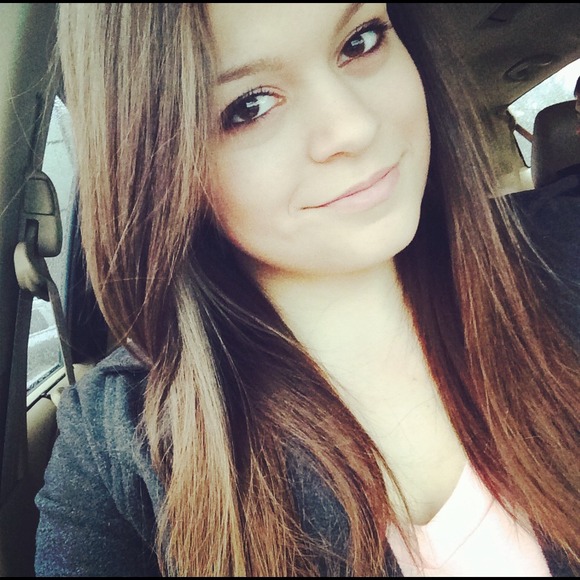 Victoria Kolesnikovich - Poshmark Profile Picture of Victoria Kolesnikovich (@vickykoles) on Poshmark