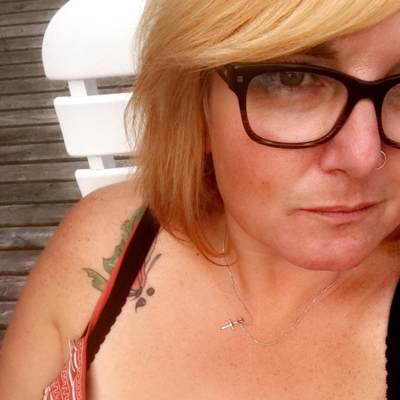 Profile Picture of Kim Kierstead (@kimmikier) on Poshmark