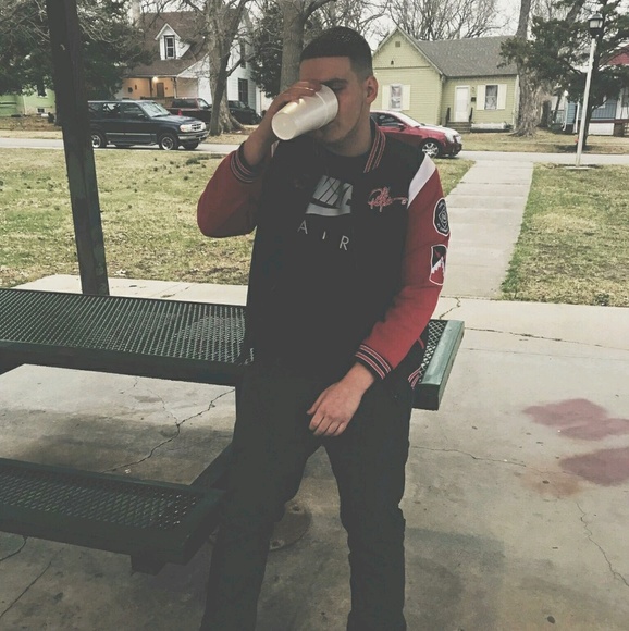 Profile Picture of Trey Graham (@deucetrey23) on Poshmark