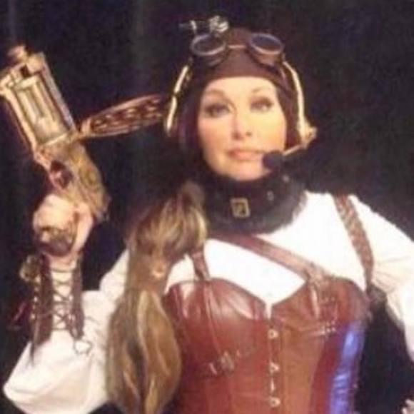 Profile Picture of Catherine Stillinger (@cfstillinger) on Poshmark