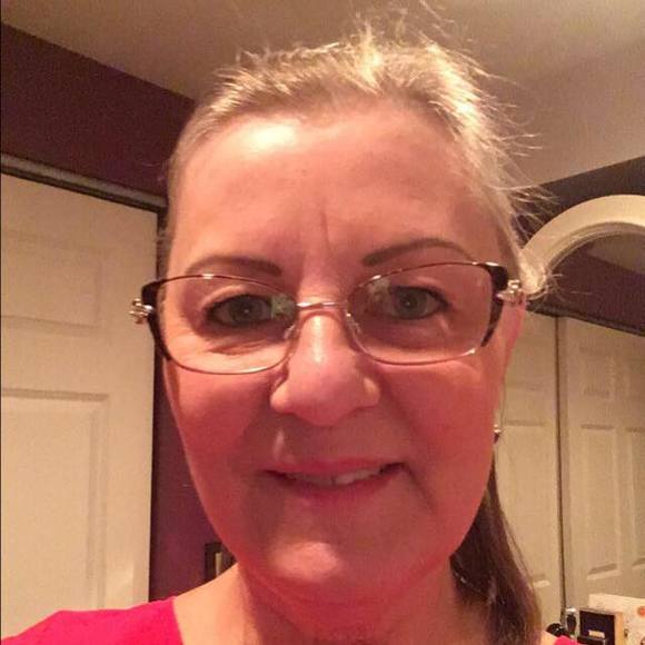 Profile Picture of Paula Fedder (@paulafedder) on Poshmark