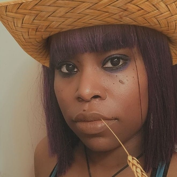 Lakeeva Mitchell - Poshmark Profile Picture of Lakeeva Mitchell (@lakeevalatrice) on Poshmark