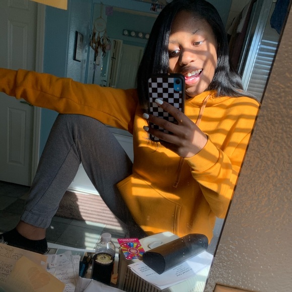 Profile Picture of Ariel Peterson (@arielpeterson36) on Poshmark