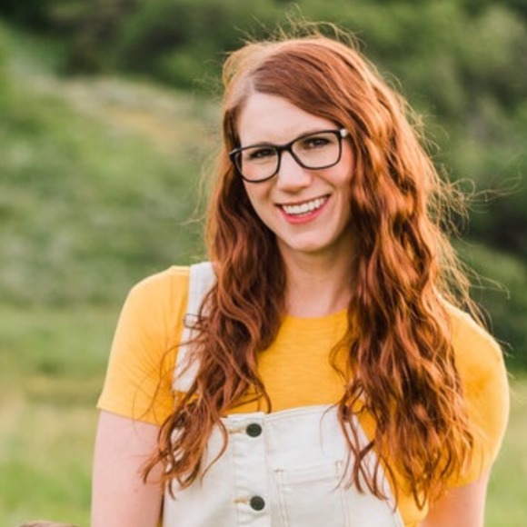 Profile Picture of Whitney Sterner (@whitney_sterner) on Poshmark