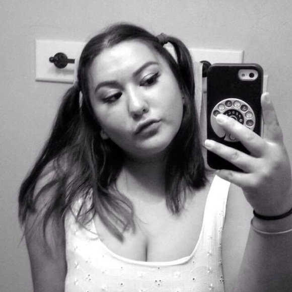 Profile Picture of Chantii Folse (@fleabagzz) on Poshmark