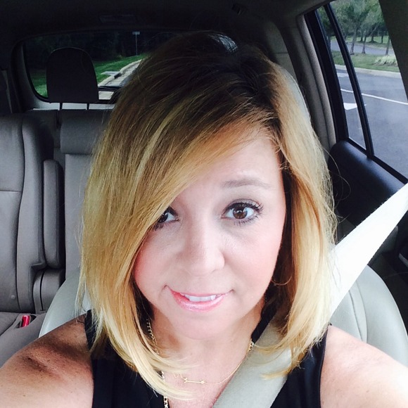 Profile Picture of Kim Keleher (@kkeleher) on Poshmark