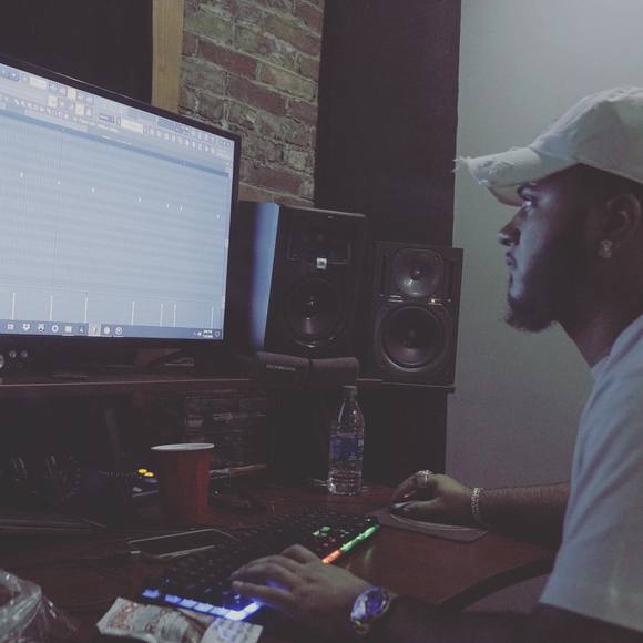 Profile Picture of Kenny Lara (@kennylara46) on Poshmark