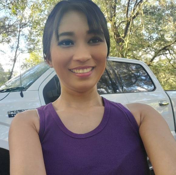 Profile Picture of Sharon Bates (@tinkerbella1318) on Poshmark