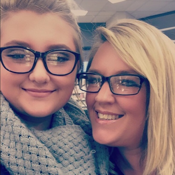 Profile Picture of Jennifer Bradley-conklin (@jenniferconklin) on Poshmark
