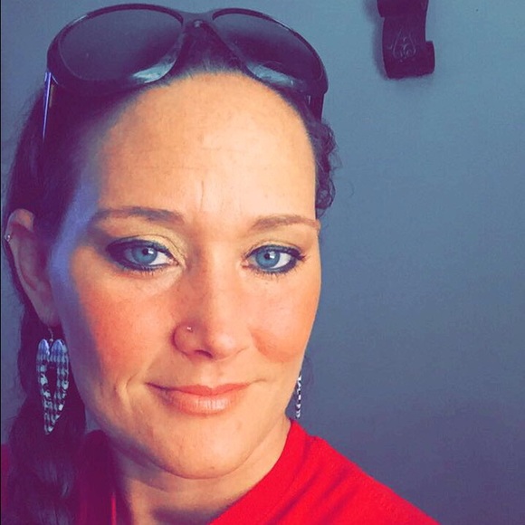 Profile Picture of Julie Williams (@jewelss27) on Poshmark