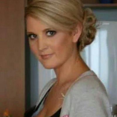 Profile Picture of Holly Symons (@SymonsHolly) on Twitter