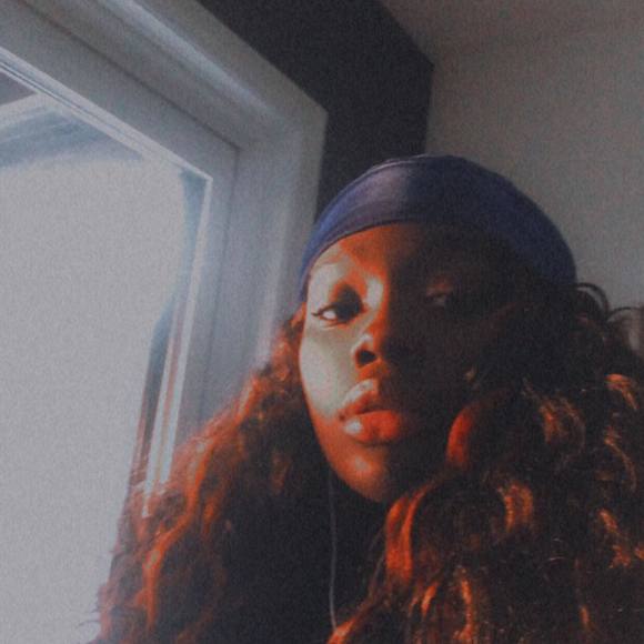 Profile Picture of Eugénie Okehi (@eokehi) on Poshmark