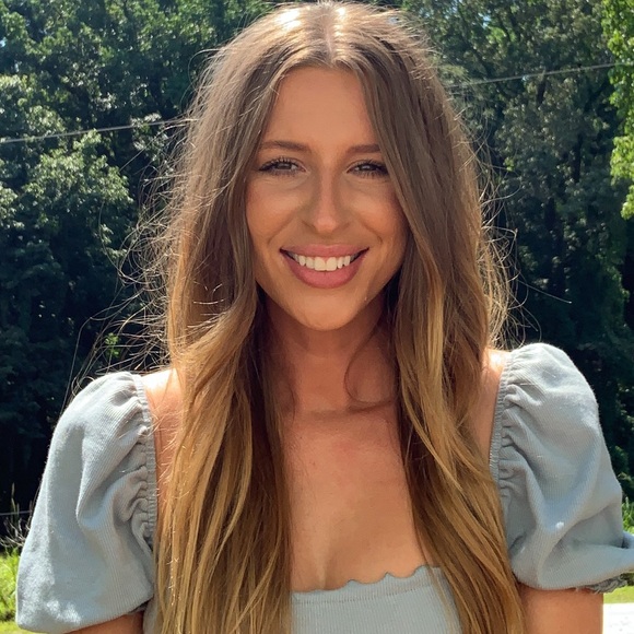 Profile Picture of Crystal Mcfarlin (@crysmcf) on Poshmark