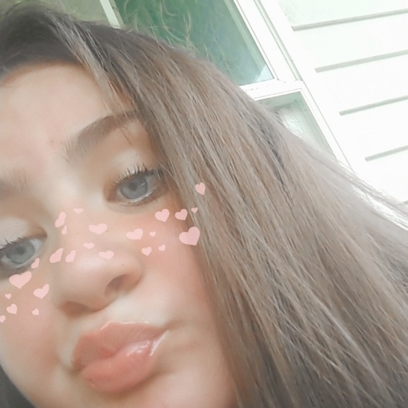 Profile Picture of Kylee Peterson (@luna_rosie55) on Poshmark