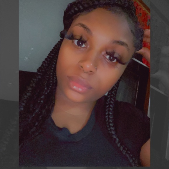 Profile Picture of Charisma Chardonaye (@tiinytemper) on Poshmark