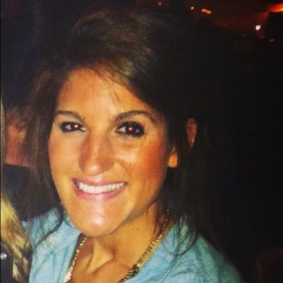 Profile Picture of Alex Condon (@allyfranny) on Poshmark