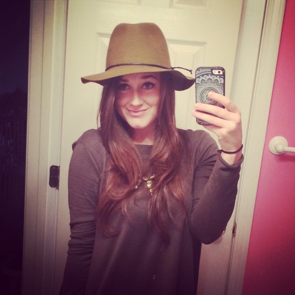 Profile Picture of Veronica Bryant (@vbryant02) on Poshmark