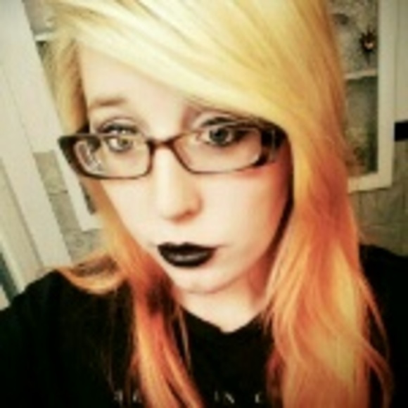 Profile Picture of Evangeline Kaneer (@meowkittyzaz) on Poshmark
