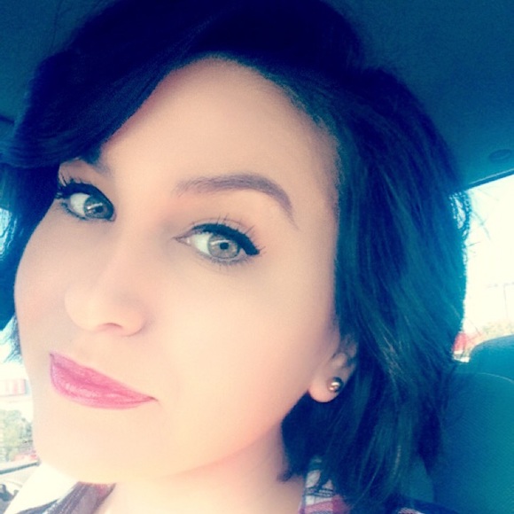 Profile Picture of Brit Thompson (@brittanyt1989) on Poshmark