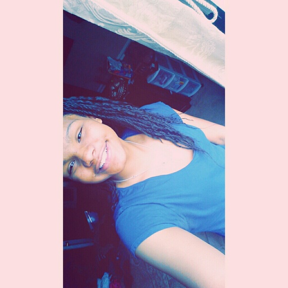 Profile Picture of Drina Nolen (@drinnaa) on Poshmark