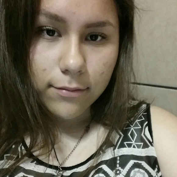 Profile Picture of Gelsey Aranibar (@gelsey_yesleg) on Poshmark