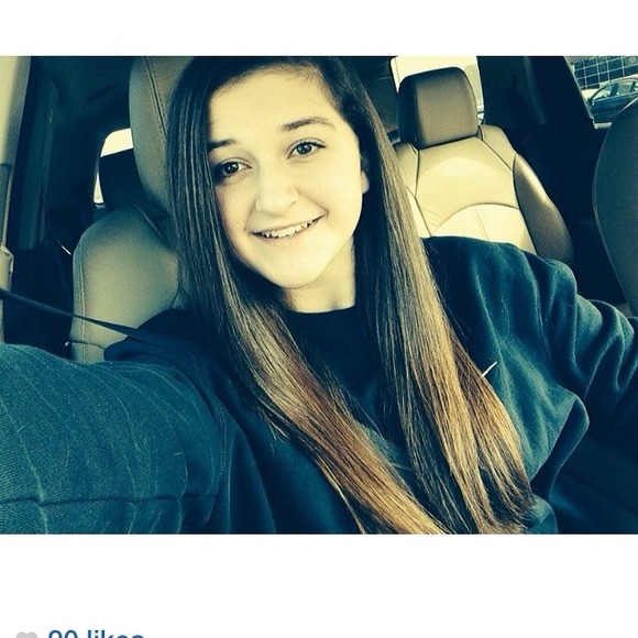 Profile Picture of Nicole Suchy (@nicsuch) on Poshmark