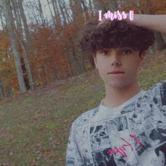 Dakota Reeves - Poshmark Profile Picture of Dakota Reeves (@dakcoltreeves30) on Poshmark