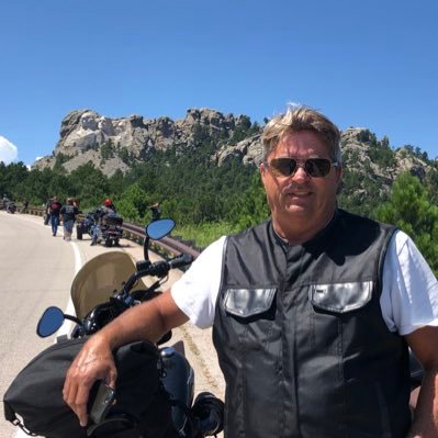 Profile Picture of Mike Schoonover (@mikeschoonove10) on Twitter