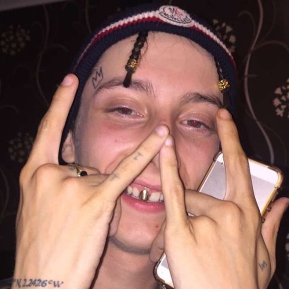 Profile Picture of Howard Barrett (@howardbarrett) on Poshmark