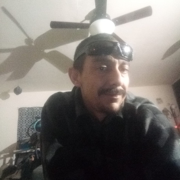 Profile Picture of Sinco Duran (@sincoduran) on Poshmark