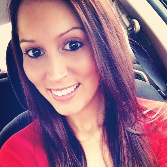 Profile Picture of Danyel Pons (@dponszy) on Poshmark