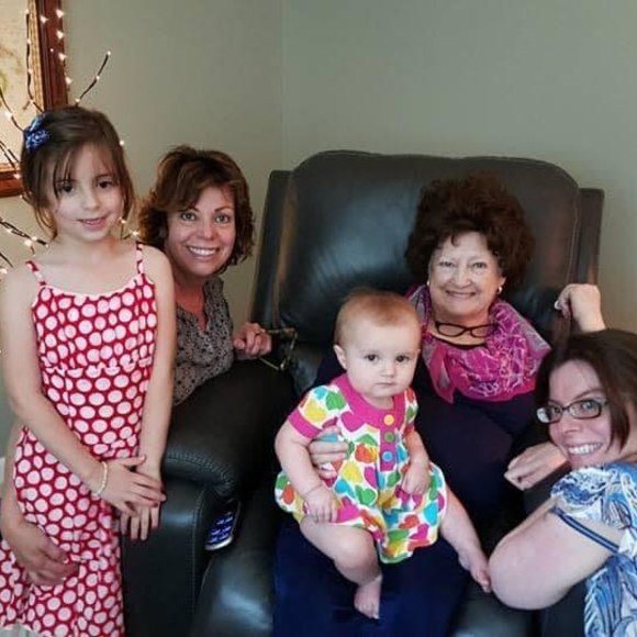 Profile Picture of Kimberly Michael couch (@kimberlycouch7) on Poshmark