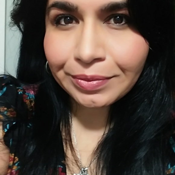 Profile Picture of Lillian Vasquez (@ldvasquez) on Poshmark