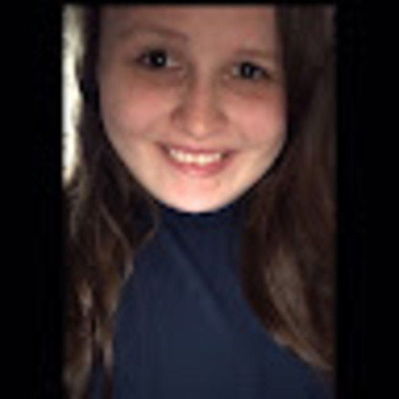 Profile Picture of Erin Matthews (@matthewserin78) on Poshmark